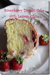strawberryyogurtcakewithlemonglaze